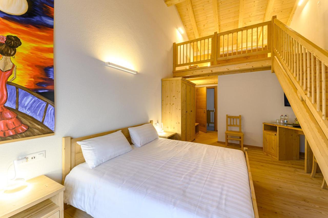 Hotel Centrale, Typically Swiss Poschiavo Exterior photo