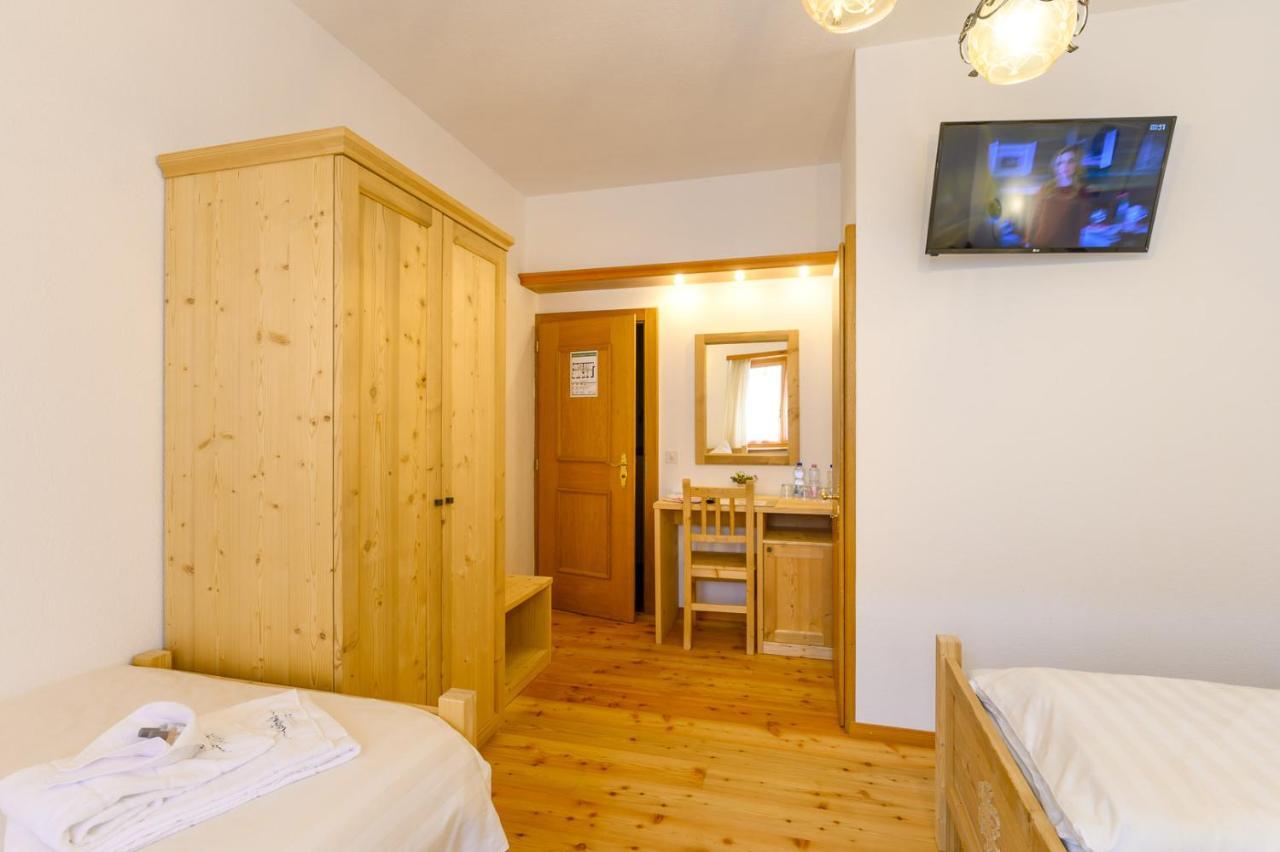 Hotel Centrale, Typically Swiss Poschiavo Exterior photo