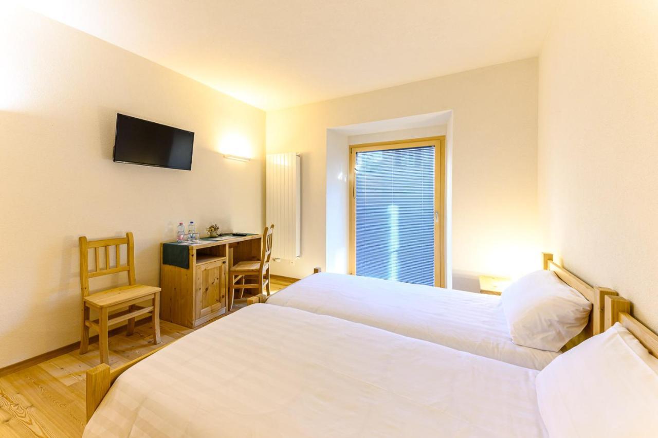 Hotel Centrale, Typically Swiss Poschiavo Exterior photo