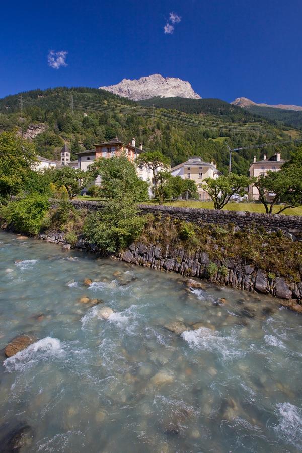 Hotel Centrale, Typically Swiss Poschiavo Exterior photo