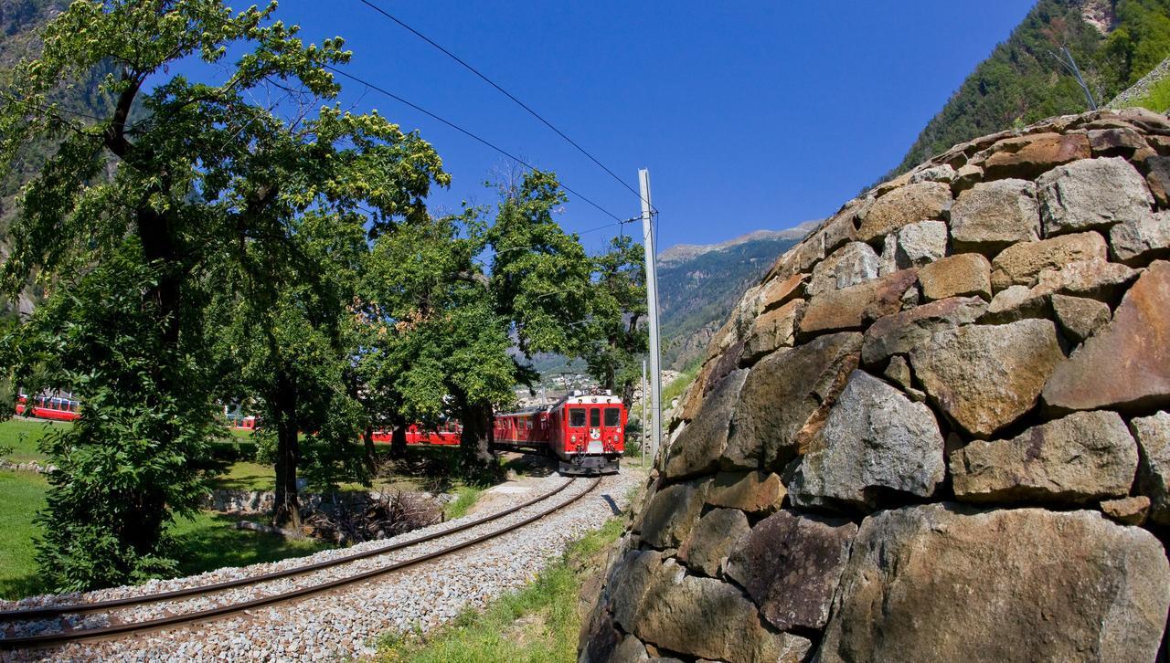 Hotel Centrale, Typically Swiss Poschiavo Exterior photo
