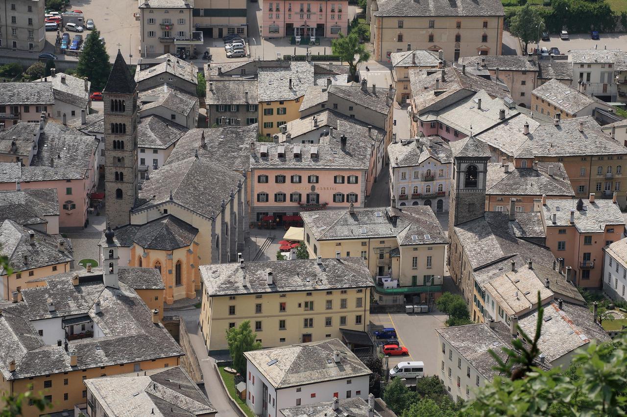 Hotel Centrale, Typically Swiss Poschiavo Exterior photo